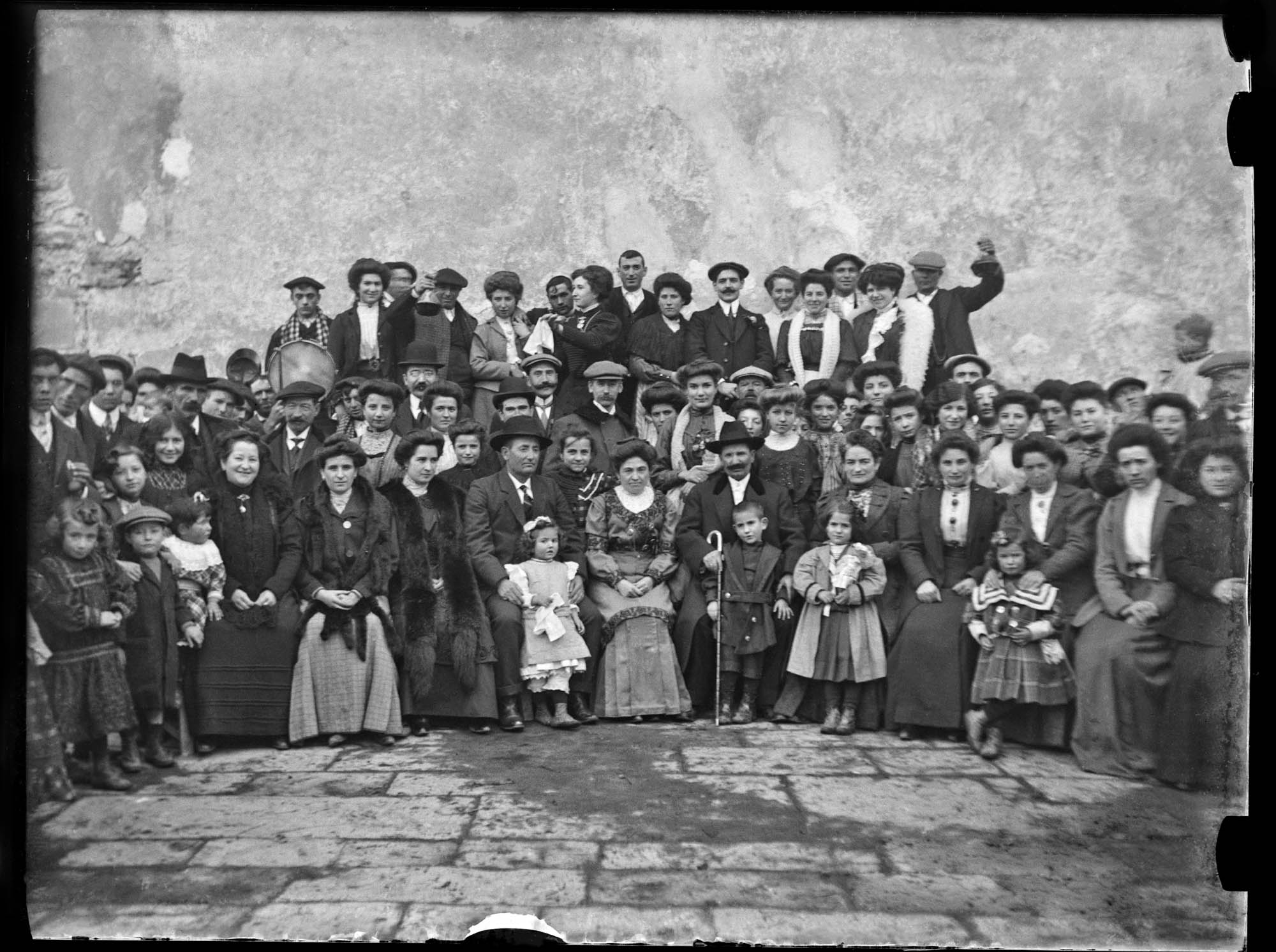 Grupo-familiar-en-Viniegra-de-abajo-c.1915